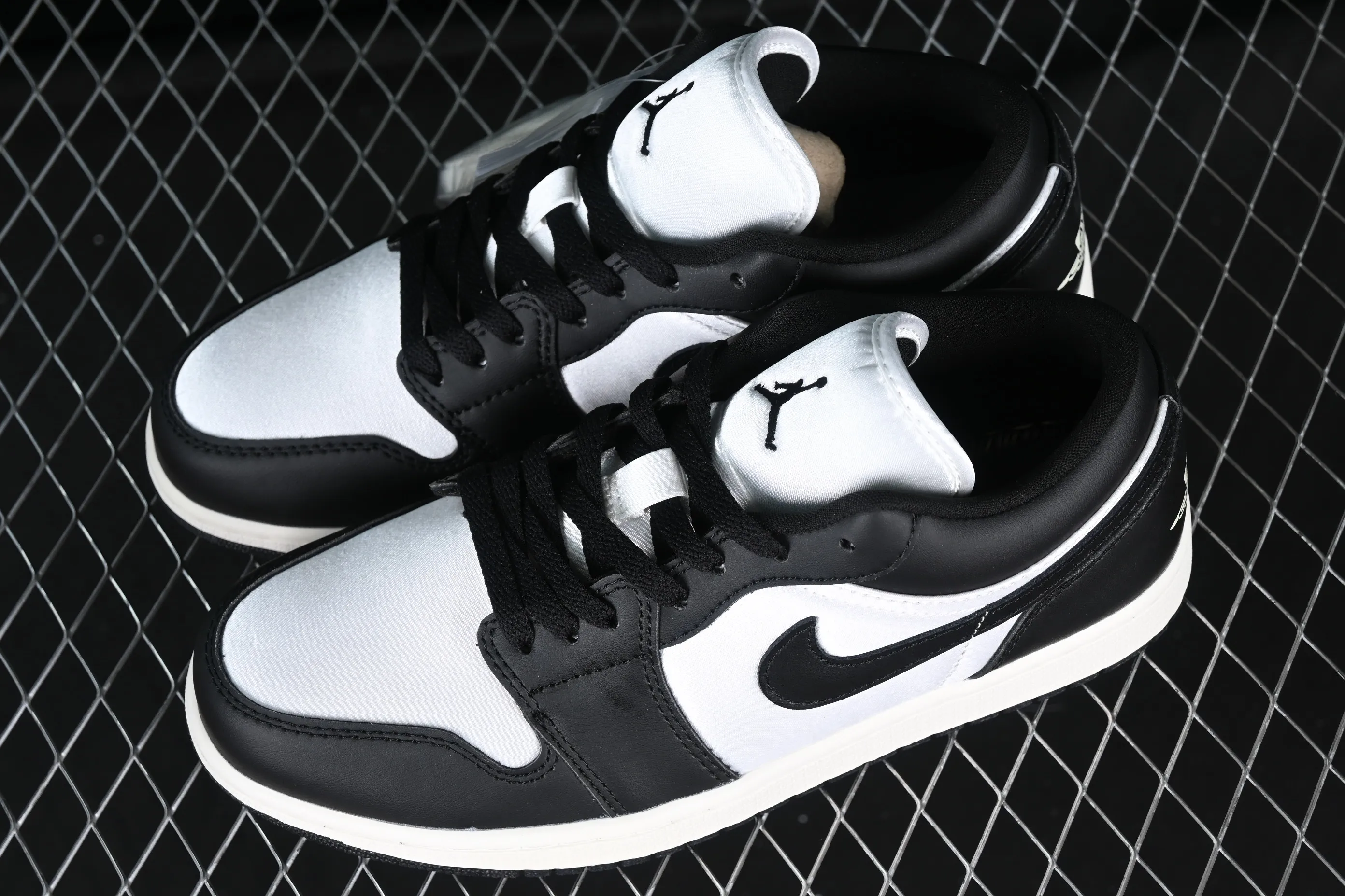 All categories Air Jordan Jordan series basketball shoes Air Jordan 1 Low Z version Air Jordan 1 Low "Vintage Panda" AJ1 Joe 1 silk black and white panda low-top basketball shoes FB9893-101